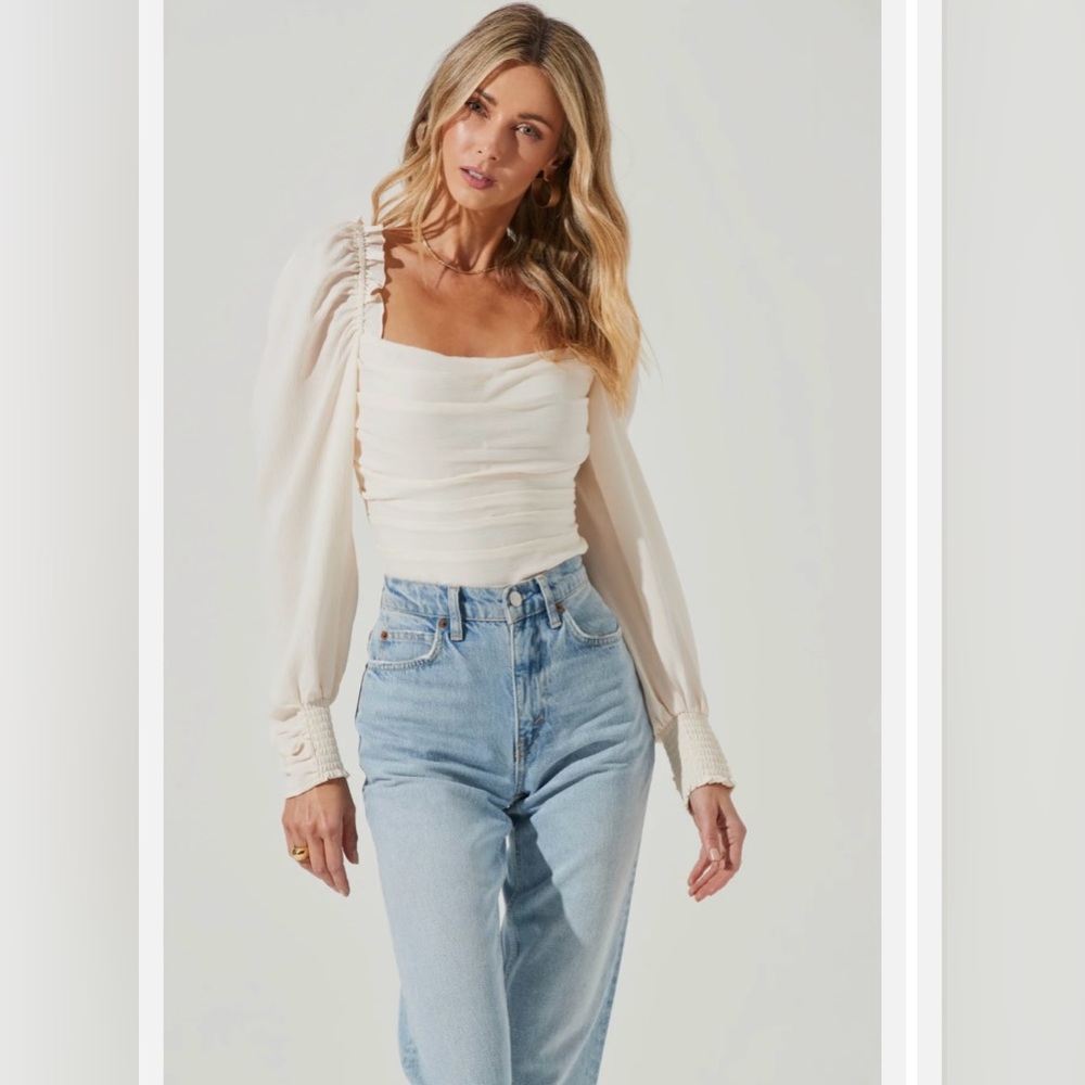 NWT SOLD OUT ASTR Puff Sleeve Square Neck Top